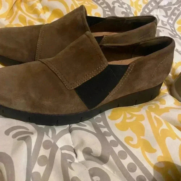 Clarks‎ - Picture 2 of 2